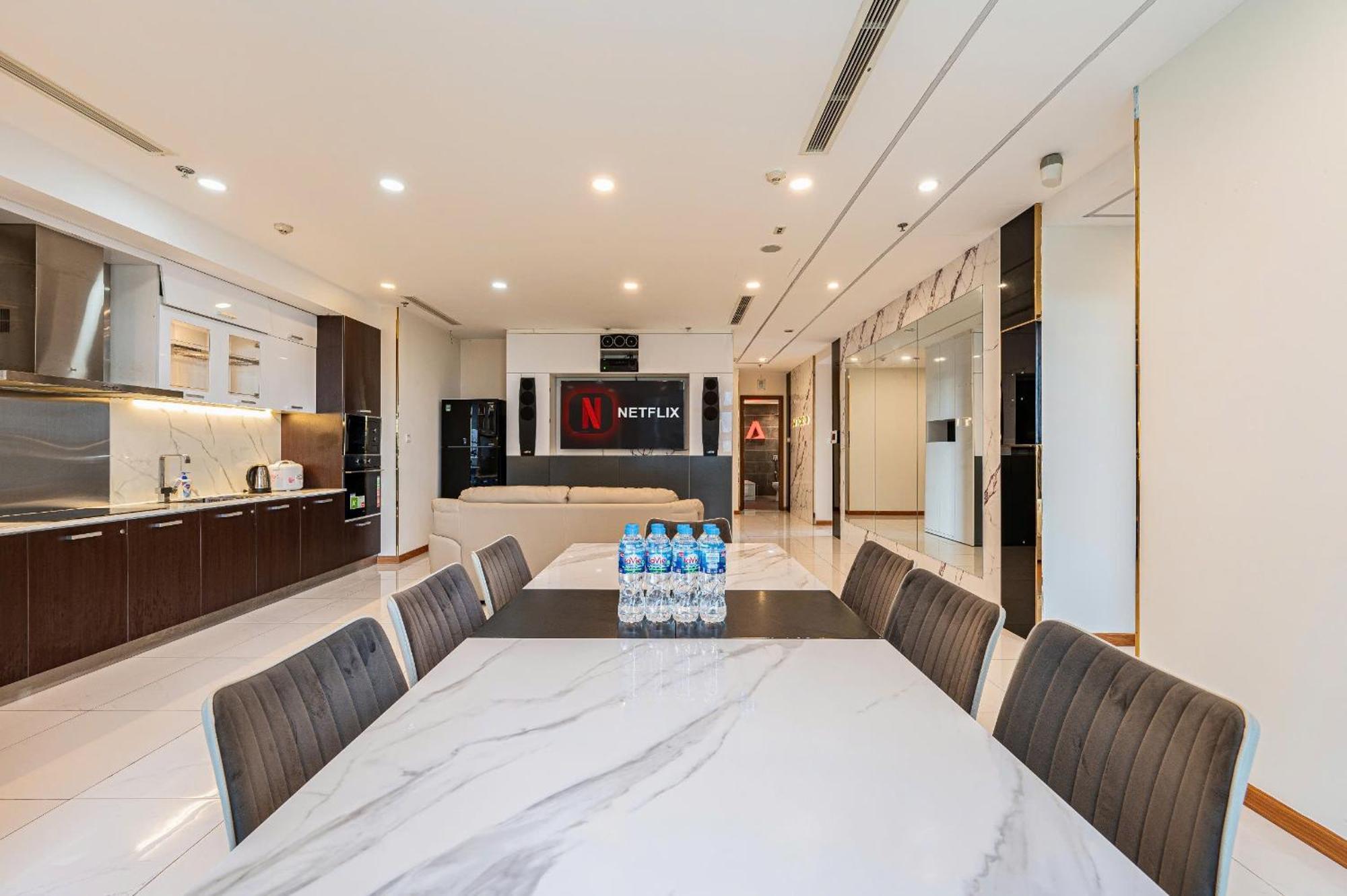 Hotel Vinhomes Landmark Luxury By Navie